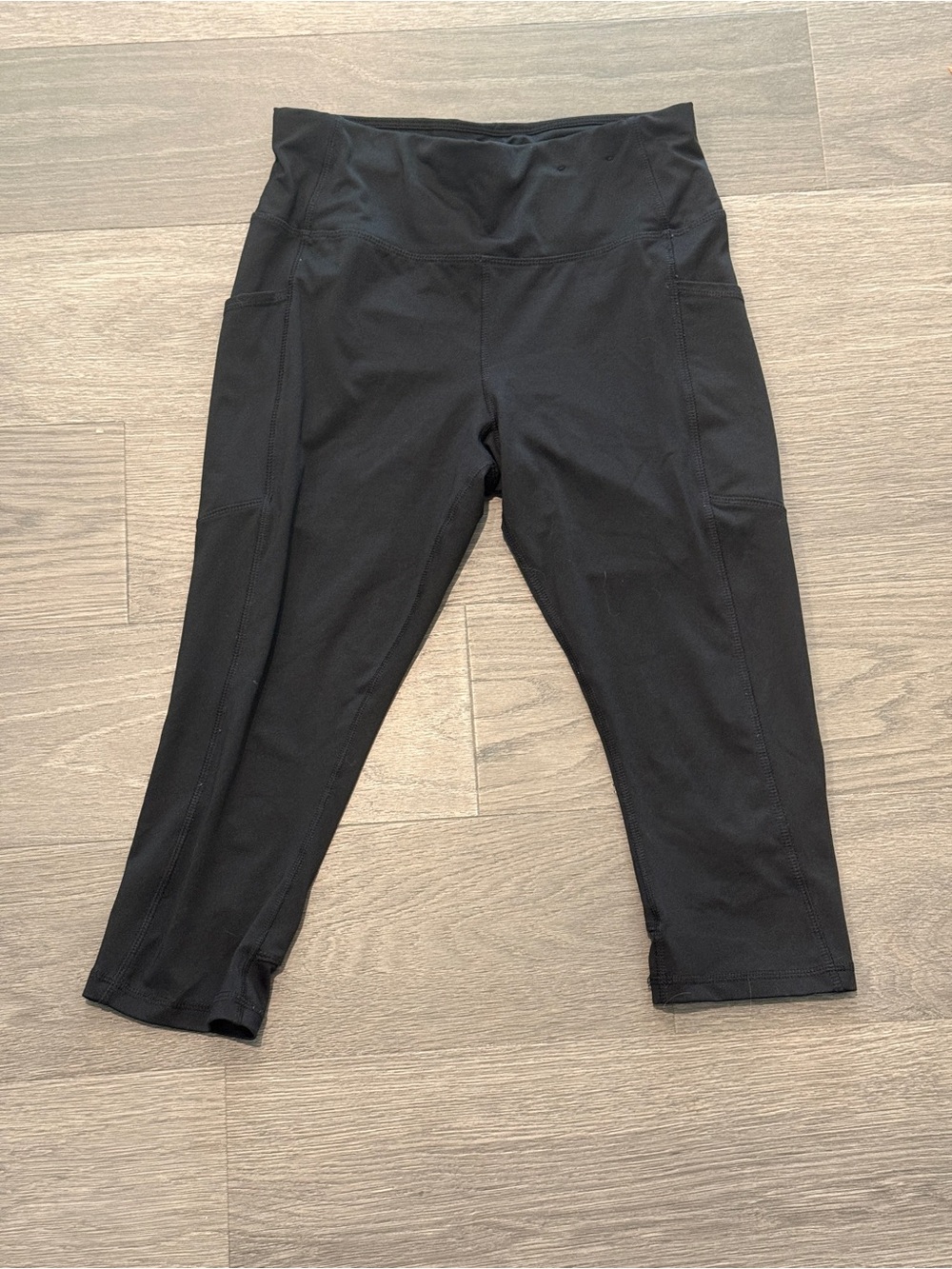 Avia Capri Black Leggings size Medium
